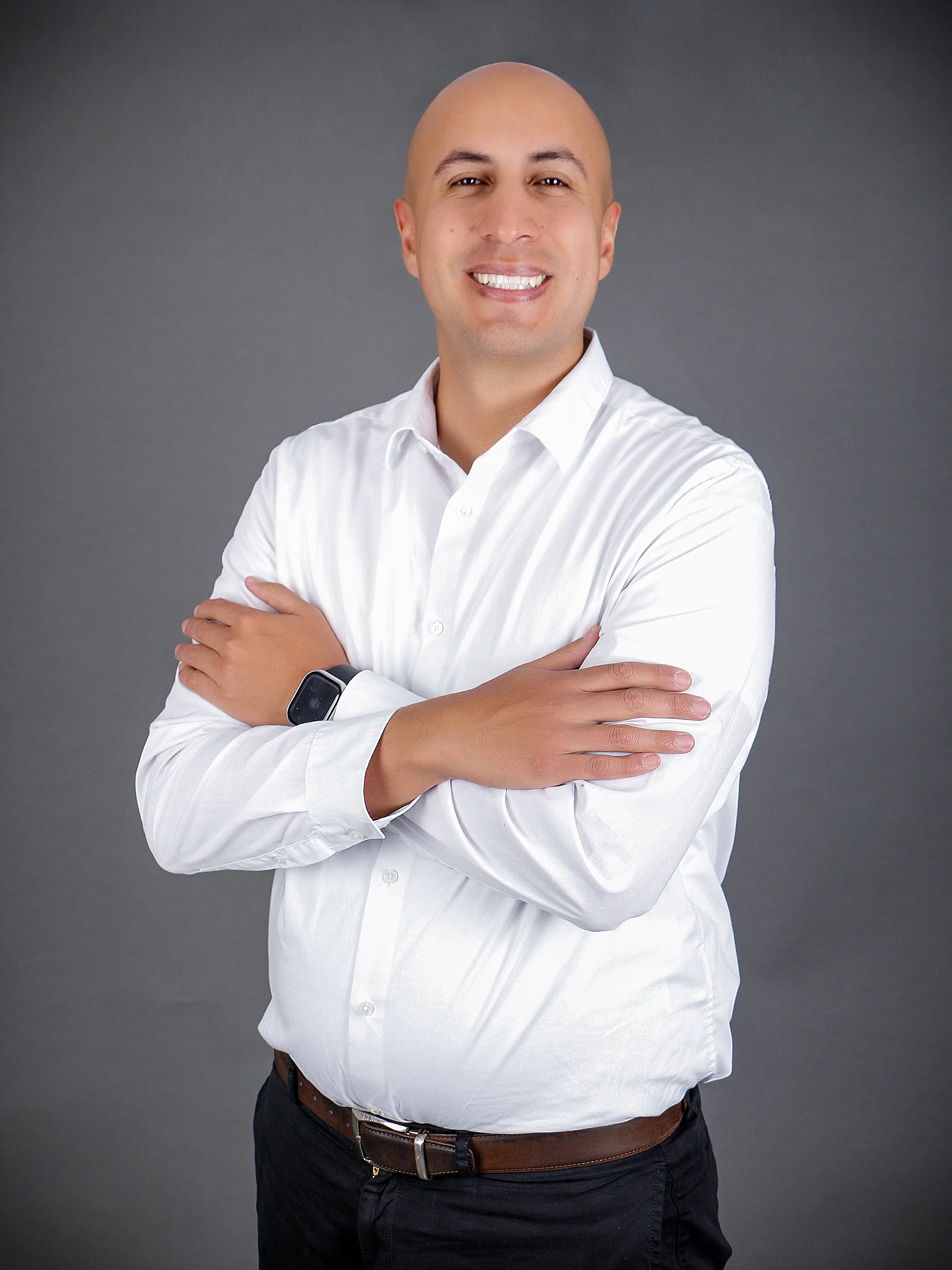 Sergio Mahecha con los brazos cruzados
